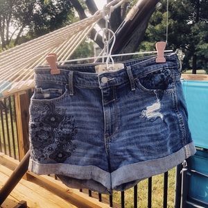 Hollister jean shorts with print